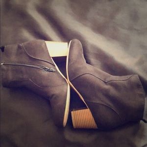 Women’s booties size 7